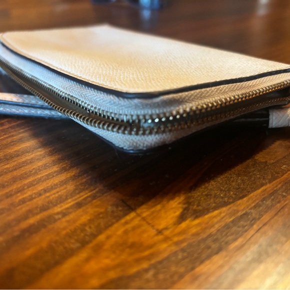 Vintage Ivory Coach Zip Around Wallet Wristlet - Picture 11 of 11
